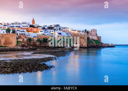 Rabat, Marokko. Die Kasbah der Festung Udayas bei Sonnenuntergang. Stockfoto