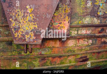 Rost und Zerfall, abstrakte Textur einer verwitterten Metalloberfläche Stockfoto