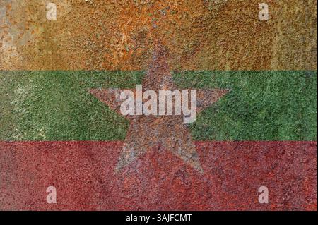 Banner der Grunge-Myanmar-Flagge. Schmutzige Myanmar-Flagge auf einer Metalloberfläche. Stockfoto