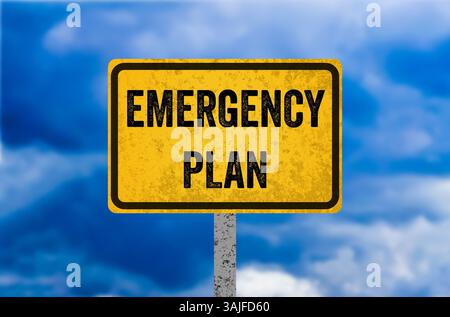 Notfallplan-Meldung auf gelbem Metallschild. Konzeptionelles Notfallplan-Symbol. Kopierbereich. Stockfoto