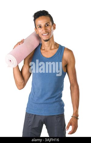 Junger Mann, Yoga Matte in die Hände auf weißem Hintergrund Stockfoto