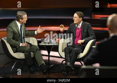 Markus Lanz li. mit Karl Lauterbach 04/25 ihr Markus Lanz li. Und Karl Lauterbach am 10. April 2025 in Markus Lanz , ZDF Aufzeichnung vom 07. April TV Fernsehen Talkshow Talkshow Deutschland deutsch deutscher Mann Politik Politiker SPD-Minister Gesundheit Arzt Mediziner Gesundheitsökonom italienisch-deuscher Journalist Journalismus Moderator Moderation Autor Fotografie Fotograf italienischer deutscher Journalismus Moderator Moderator Fotograf Autor Autor Autor Politiker Arzt Wissenschaftler quer ganz freistellbar sitzend sprechend zuhörend gestikuliert *** Markus Lanz li mit Kar Stockfoto