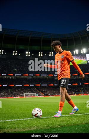 London, Großbritannien. April 2025. Nathaniel Brown (21) von Eintracht Frankfurt wurde während des Spiels der UEFA Europa League zwischen Tottenham Hotspur und Eintracht Frankfurt im Tottenham Hotspur Stadium in London gesehen. Quelle: Gonzales Photo/Alamy Live News Stockfoto