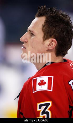 28. Dezember 2009 - Calgary, Alberta, Kanada - Foto des NHL-Spielerprofils von Calgary Flames' Dion Phaneuf während eines Spiels in Calgary. (Foto: © Larry MacDougal via ZUMA Wire) Stockfoto