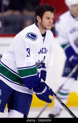 Dezember 2009 - Calgary, Alberta, Kanada - NHL-Profilfoto auf Kevin Bieksa von Vancouver Canucks während eines Spiels in Calgary. (Foto: © Larry MacDougal via ZUMA Wire) Stockfoto