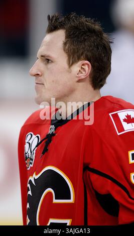 28. Dezember 2009 - Calgary, Alberta, Kanada - Foto des NHL-Spielerprofils von Calgary Flames' Dion Phaneuf während eines Spiels in Calgary. (Foto: © Larry MacDougal via ZUMA Wire) Stockfoto