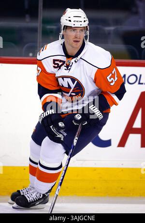 11. Januar 2009 - Calgary, Alberta, Kanada - Foto des NHL-Spielerprofils auf Blake Comeau der New York Islanders während eines Hockeyspiels in Calgary. (Foto: © Larry MacDougal via ZUMA Wire) Stockfoto