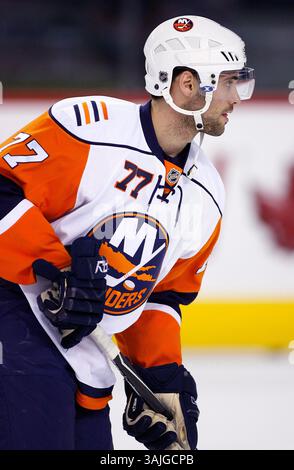 11. Januar 2009 - Calgary, Alberta, Kanada - Foto des NHL-Spielerprofils auf Trevor Smith der New York Islanders während eines Hockeyspiels in Calgary. (Foto: © Larry MacDougal via ZUMA Wire) Stockfoto