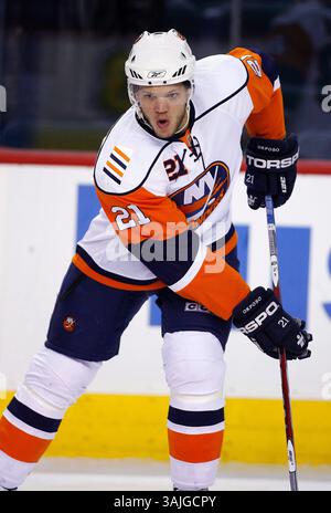 11. Januar 2009 - Calgary, Alberta, Kanada - Foto des NHL-Spielerprofils auf Kyle Okposo der New York Islanders während eines Hockeyspiels in Calgary. (Foto: © Larry MacDougal via ZUMA Wire) Stockfoto