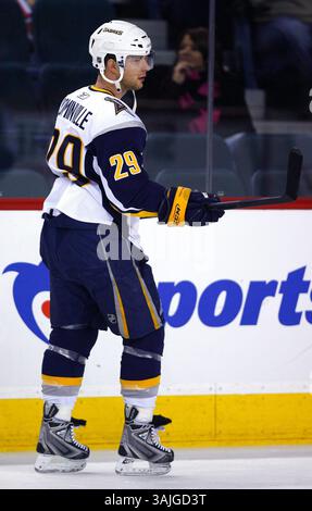 31. Januar 2009 – Calgary, Alberta, Kanada – Foto des NHL-Spielerprofils auf Jason Pominville von Buffalo Sabres während eines Hockeyspiels in Calgary. (Foto: © Larry MacDougal via ZUMA Wire) Stockfoto
