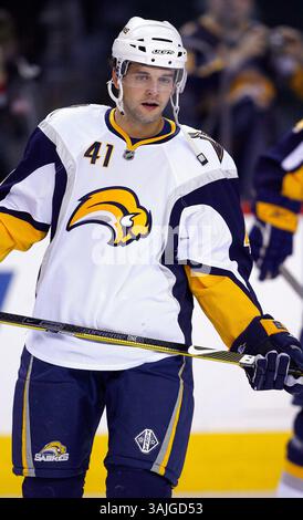 31. Januar 2009 – Calgary, Alberta, Kanada – Foto des NHL-Spielerprofils auf Clarke MacArthur von Buffalo Sabres während eines Hockeyspiels in Calgary. (Foto: © Larry MacDougal via ZUMA Wire) Stockfoto