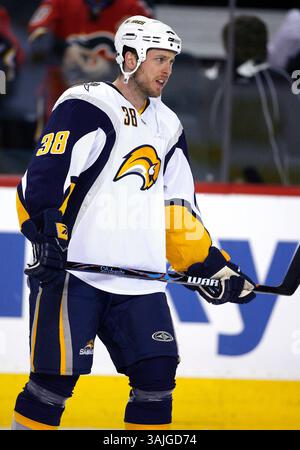 31. Januar 2009 – Calgary, Alberta, Kanada – Foto des NHL-Spielerprofils auf Nathan Paetsch von Buffalo Sabres während eines Hockeyspiels in Calgary. (Foto: © Larry MacDougal via ZUMA Wire) Stockfoto