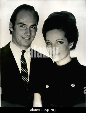 10. Oktober 1969 – 10. Oktober 1969 – die Braut des Aga Khan: Der 32-jährige Anführer von 20 Millionen Ismaili Moslemo, wird Lady James Crichton-Stuart, 29 Jahre alt, heiraten, die unter dem Namen Sarah Stuart in London modelliert hat. Die Hochzeit wird wahrscheinlich Ende des Monats in Paris von Genf stattfinden, sie wird dann als Begonnen Aga Khan bekannt sein, sie ist eine Moslemo geworden, bis ihre Ehe im Dezember 1967 aufgelöst wurde, sie war die Ehefrau von Lord Jame Crichton-Stuart 33, Bruder des Marquis von Bute. Sie hatten keine Kinder. Im Juni dieses Jahres gab sie ihren Job als ca. 4.000-jähriges Modemodel auf. Stockfoto