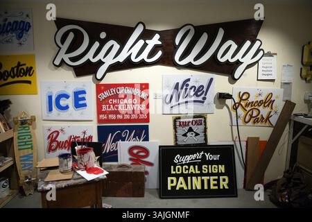 25. Mai 2017 – Chicago, IL, USA – am 25. Mai 2017 gibt es eine Reihe von Schildern, die sich rechts in der Gemeinde Logan Square befinden. (Kreditbild: © Erin Hooley/TNS via ZUMA Wire) Stockfoto