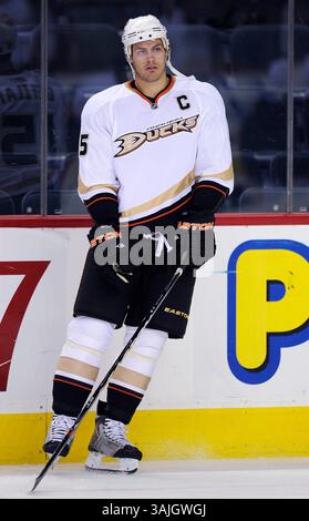 Februar 2011 - Calgary, Alberta, Kanada - Foto des NHL-Spielerprofils auf Ryan Getzlaf von Anaheim Ducks während eines Spiels in Calgary. (Foto: © Larry MacDougal via ZUMA Wire) Stockfoto