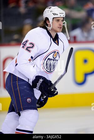 10. April 2011 - Calgary, Alberta, Kanada - Foto des NHL-Spielerprofils von Ryan O'Marra von Edmonton Oilers während eines Spiels in Calgary. (Foto: © Larry MacDougal via ZUMA Wire) Stockfoto