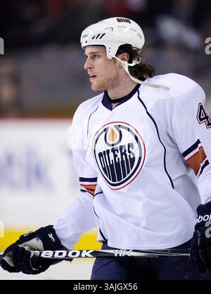 10. April 2011 - Calgary, Alberta, Kanada - Foto des NHL-Spielerprofils von Ryan O'Marra von Edmonton Oilers während eines Spiels in Calgary. (Foto: © Larry MacDougal via ZUMA Wire) Stockfoto