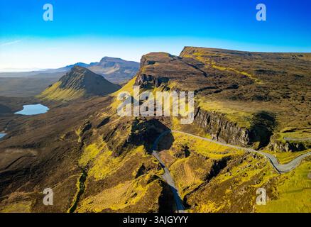 Luftaufnahme der Landschaft bei Quiraing auf der Trotternish Peninsula, Isle of Skye, Innere Hebriden, Schottland, Großbritannien Stockfoto