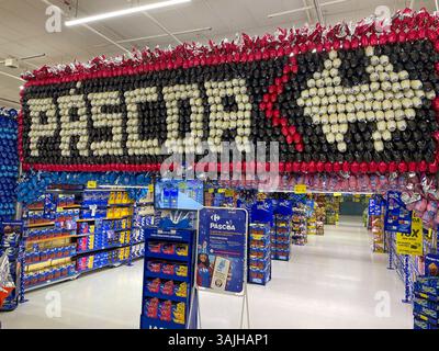 März 2025. Schokolade zur Osterdekoration, in einem Supermarkt in Sao Paulo, Brasilien. Stockfoto