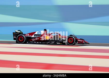 Dino Beganovic (Scuderia Ferrari HP, Schweden, #14) im SF-25, BAH, Formel 1 Weltmeisterschaft, Gulf Air Grand Prix von Bahrain, Bahrain International Circuit, Freies Training, Saison 2025, 11.04.2025 Foto: Eibner-Pressefoto/Michael Memmler Stockfoto