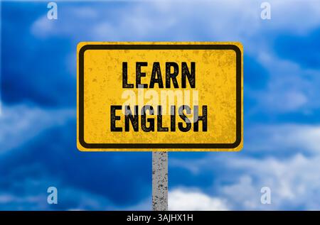 englisch lernen Nachricht auf gelbem Metallschild geschrieben. Symbol für konzeptuelles Lernen englisch. Kopierbereich. Stockfoto