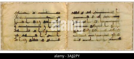 Dieses Folio-Paar aus der gestohlenen Koran-Manuskripte des Pars-Museums aus dem 9. Jahrhundert zeigt frühe islamische Kalligraphie. Stockfoto