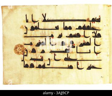 Dieses Folio aus dem 9. Jahrhundert ist Teil der gestohlenen Koran-Manuskripte aus dem Pars Museum und wurde 2004 bei Christie versteigert. Stockfoto