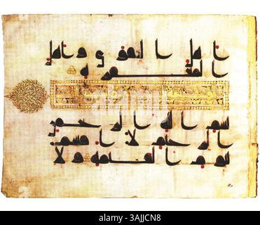 Ein Folio aus dem 9. Jahrhundert aus dem gestohlenen Kufic-Koran-Manuskript des Pars-Museums, das 2011 bei Christie's versteigert wurde. Es zeigt das detaillierte Kufic-Skript. Stockfoto