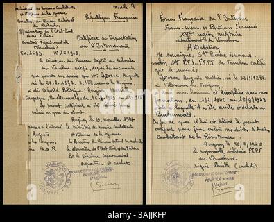 April 2025. Deportationszertifikat und Dienst im Widerstand. Privatarchiv des deportierten Auguste Izorce, ein französischer Widerstandskämpfer, der vom 01.01.1942, bis zu seiner Verhaftung durch die Miliz & Gestapo am 16.09.1943, seiner Verhaftung im Lager Royallieu-Compiegne, bevor er ins Vernichtungslager Buchenwald deportiert wurde. Mit 73 Jahren war er einer der ältesten Häftlinge im deutschen Nazi-Lager bei seiner Befreiung am 11. April 1945 – ein Ereignis, das wir heute, 80 Jahre später, als einer der wichtigsten Wendepunkte in der Endphase des Zweiten Weltkriegs feiern.|Übersetzung unten|Credit: Kevin Izorce/Alamy Live News Stockfoto