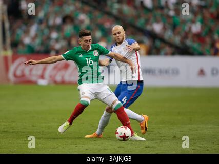 11. Juni 2017 - Mexiko-Stadt, Mexiko - Mexiko-Stadt, Mexiko - Sonntag, 11. Juni 2017: Micheal Bradley während eines Endrunde der Qualifikationsrunde der FIFA-Weltmeisterschaft 2018 zwischen den Nationalmannschaften der USA und Mexiko (MEX) im Azteca-Stadion. (Kreditbild: © Mike Janosz/ISIPhotos via ZUMA Wire) Stockfoto