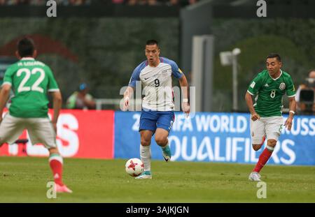 11. Juni 2017 - Mexiko-Stadt, Mexiko - Mexiko-Stadt, Mexiko - Sonntag, 11. Juni 2017: Bobby Wood während eines Endrunde der Qualifikationsrunde der FIFA-Weltmeisterschaft 2018 zwischen den Nationalmannschaften der USA und Mexiko (MEX) im Azteca-Stadion. (Kreditbild: © John Dorton/ISIPhotos via ZUMA Wire) Stockfoto