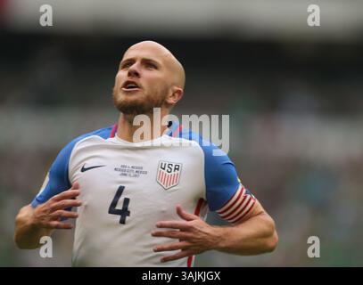 11. Juni 2017 - Mexiko-Stadt, Mexiko - Mexiko-Stadt, Mexiko - Sonntag, 11. Juni 2017: Micheal Bradley während eines Endrunde der Qualifikationsrunde der FIFA-Weltmeisterschaft 2018 zwischen den Nationalmannschaften der USA und Mexiko (MEX) im Azteca-Stadion. (Kreditbild: © John Dorton/ISIPhotos via ZUMA Wire) Stockfoto