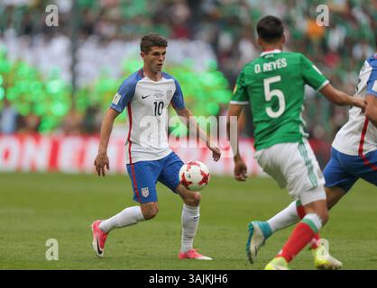 11. Juni 2017 - Mexiko-Stadt, Mexiko - Mexiko-Stadt, Mexiko - Sonntag, 11. Juni 2017: Christian Pulisic während eines Endrunde der Qualifikationsrunde der FIFA-Weltmeisterschaft 2018 zwischen den Nationalmannschaften der USA und Mexiko (MEX) im Azteca-Stadion. (Kreditbild: © John Dorton/ISIPhotos via ZUMA Wire) Stockfoto