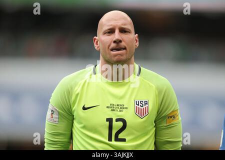 11. Juni 2017 - Mexiko-Stadt, Mexiko - Mexiko-Stadt, Mexiko - Sonntag, 11. Juni 2017: Brad Guzan während eines Endrunde der Qualifikationsrunde der FIFA-Weltmeisterschaft 2018 zwischen den Nationalmannschaften der USA und Mexiko (MEX) im Azteca-Stadion. (Kreditbild: © John Dorton/ISIPhotos via ZUMA Wire) Stockfoto