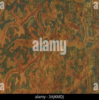 Ein Shu-Brokat mit dem Titel „Brocade of Everlasting felicity and Shining Light“ aus dem 1. Bis 3. Jahrhundert n. Chr. Der Brokat wurde in einem Grab in Kroraina, chinesisch-Turkestan, entdeckt und weist komplizierte Muster auf, die dauerhaften Wohlstand symbolisieren. Ein ähnliches Motiv ist in anderen historischen Artefakten zu finden. Stockfoto