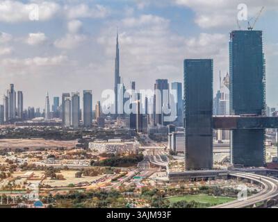 Blick vom Fenster auf den Dubai Frame Wolkenkratzer Stockfoto