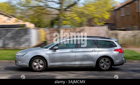 Milton Keynes, Großbritannien - 9. April 2025: Kombi mit Dieselmotor Citroen C5 2010 Stockfoto