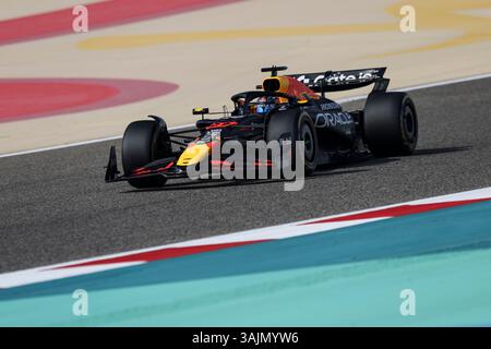 37 IWASA Ayumu (jpn), Red Bull Racing RB21, Action während des Formel 1 Golf Bahrain Grand Prix 2025, 4. Runde der FIA Formel 1 Weltmeisterschaft 2025 vom 11. Bis 13. April 2025 auf dem Bahrain International Circuit in Sakhir, Bahrain - Foto Xavi Bonilla / DPPI Stockfoto