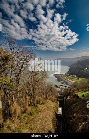 Die historische und unterhaltsame Touristenattraktion Lynton & Lynmouth Cliff Railway, North Devon, England. Kenntnisse, Fähigkeiten, Werte, Überzeugungen, Gewohnheiten, Stockfoto