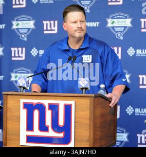 13. Juni 2017 - 13. Juni 2017: New York Giants Head Coach Ben McAdoo spricht mit den Medien nach einer Mini-Camp-Aktion im Quest Diagnostic Training Center, East Rutherford, NJ (Credit Image: © Bennett Cohen via ZUMA Wire) Stockfoto