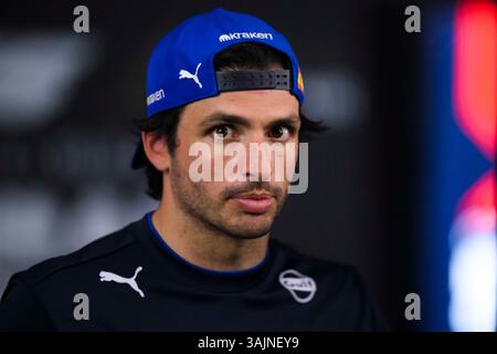 Sakhir, Bahrain. April 2025. Carlos Sainz von Williams Racing im zweiten Training. Ahmad Al Shehab/Alamy Live News. Stockfoto