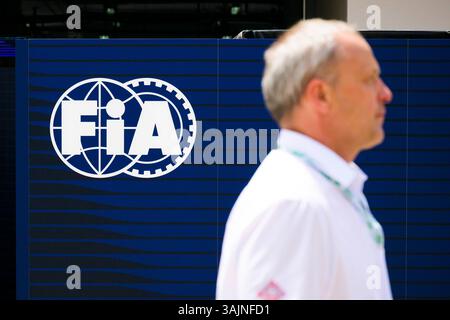 Sakhir, Bahrain. April 2025. FIA-Garage. Ahmad Al Shehab/Alamy Live News. Stockfoto