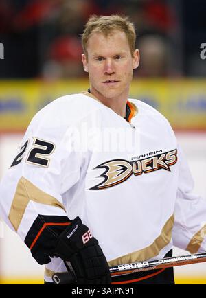 März 2010 - Calgary, Alberta, Kanada - Foto des NHL-Spielerprofils auf Todd Marchant von Anaheim Ducks während eines Spiels in Calgary. (Foto: © Larry MacDougal via ZUMA Wire) Stockfoto