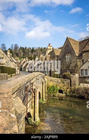 Das charmante Dorf Cotswolds Castle Combe in Wiltshire Stockfoto