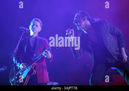 8. Juli 2017: Lissabon, Portugal - die britische Band Depeche Mode, Leadsänger Dave Gahan, tritt am 8. Juli 2017 beim NOS Alive Music Festival in Lissabon auf. Foto: Pedro Fiuza. (Foto: © Pedro Fiuza Via ZUMA Wire) Stockfoto