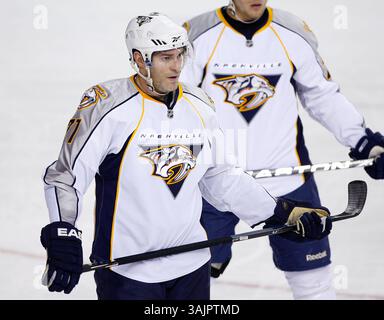 Januar 2010 – Calgary, Alberta, Kanada – Foto des NHL-Spielerprofils auf J.P. Dumont von Nashville Predators während eines Spiels in Calgary. (Foto: © Larry MacDougal via ZUMA Wire) Stockfoto