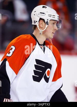 4. Februar 2010 - Calgary, Alberta, Kanada - Foto des NHL-Spielerprofils auf Philadelphia Flyers' Oskars Bartulis aus Lettland während eines Spiels in Calgary. (Foto: © Larry MacDougal via ZUMA Wire) Stockfoto