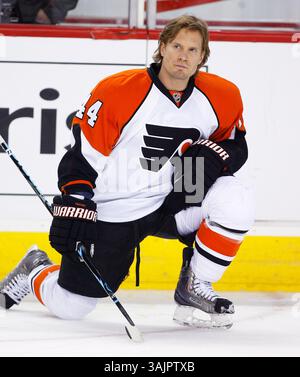 Februar 2010 - Calgary, Alberta, Kanada - Foto des NHL-Spielerprofils auf Philadelphia Flyers' Kimmo Timonen aus Finnland während eines Spiels in Calgary. (Foto: © Larry MacDougal via ZUMA Wire) Stockfoto