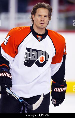 Februar 2010 - Calgary, Alberta, Kanada - Foto des NHL-Spielerprofils auf Philadelphia Flyers' Kimmo Timonen aus Finnland während eines Spiels in Calgary. (Foto: © Larry MacDougal via ZUMA Wire) Stockfoto