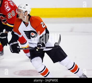 5. Februar 2010 - Calgary, Alberta, Kanada - Foto des NHL-Spielerprofils auf Lukas Krajicek von Philadelphia Flyers aus Tschechien während eines Spiels in Calgary. (Foto: © Larry MacDougal via ZUMA Wire) Stockfoto